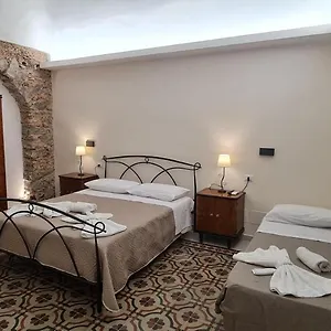 Sikeliafourrooms , Aeroporto di Catania Fontana Rossa Italia
